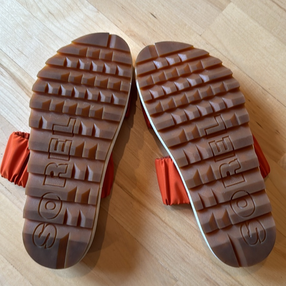 Orange Sorel Roaming Sandals, Size 7 - Picture 5 of 9